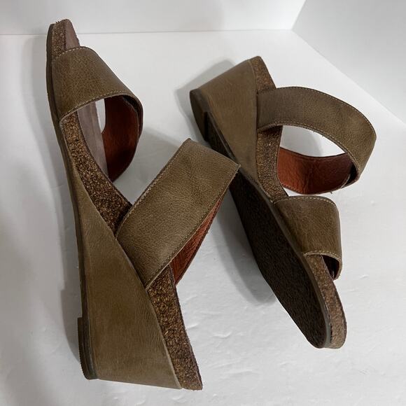 Taos Carousel Wedge Sandal in Tan Leather Size 42 EU - Picture 6 of 15